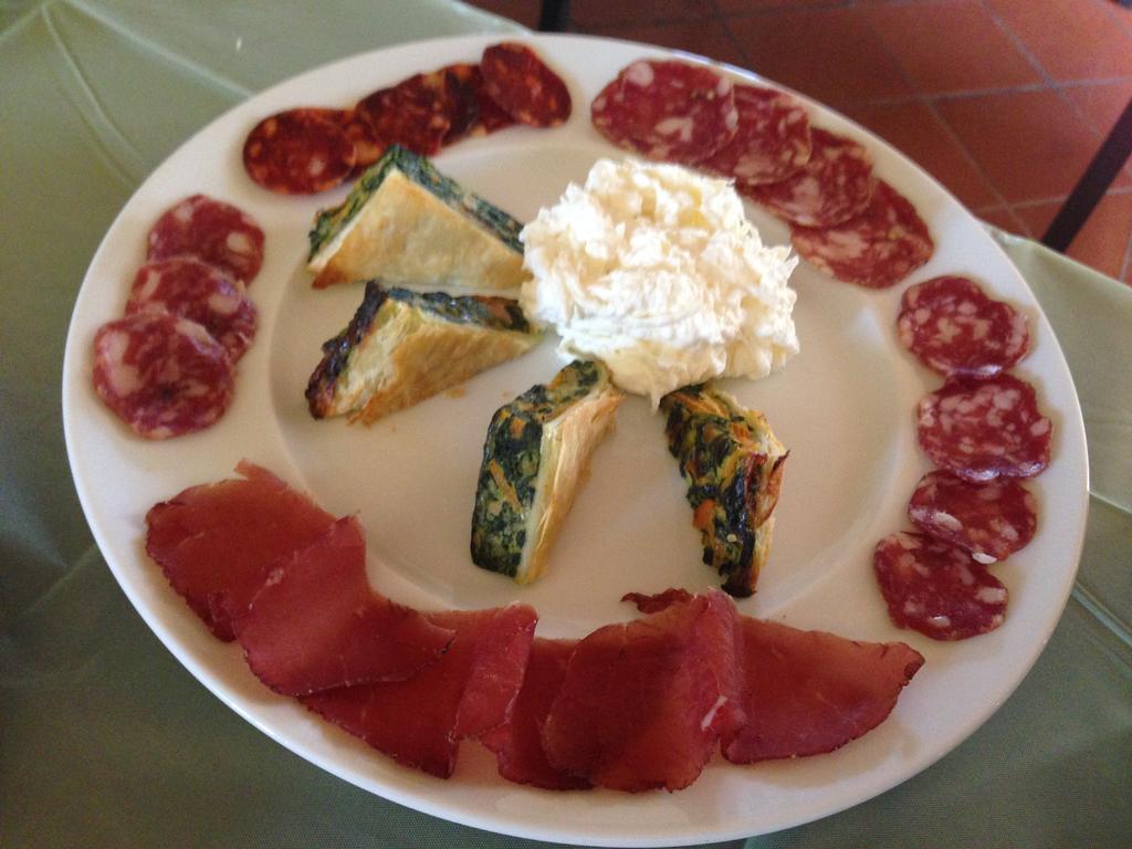 הוילה Carpeneto Agriturismo Ristorante Albachiara מראה חיצוני תמונה