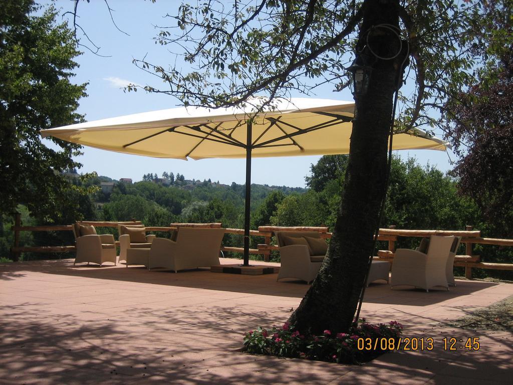 הוילה Carpeneto Agriturismo Ristorante Albachiara מראה חיצוני תמונה